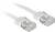 Zwei weiße Ethernet-Kabel mit transparenten Steckern liegen nebeneinander, bereit zur Netzwerkanbindung.
