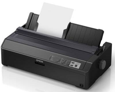 Ein Nadeldrucker mit eingelegtem Papier. Das Bedienfeld zeigt verschiedene Einstellungstasten. Der Drucker ist von Epson.