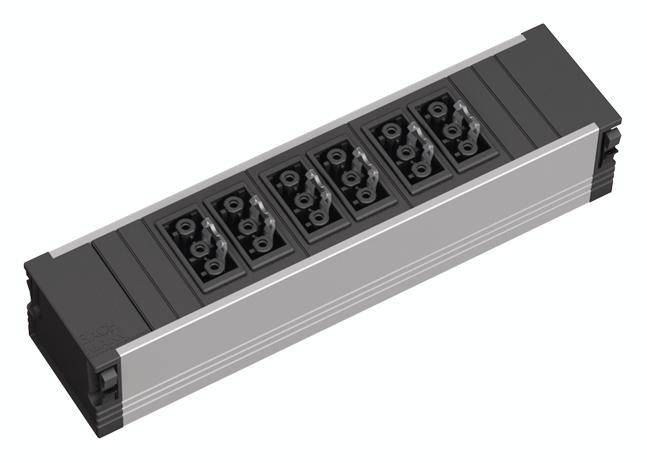 Mehrfachsteckdose mit vier schwarzen Schuko-Steckplätzen in einem silbernen, rechteckigen Gehäuse.