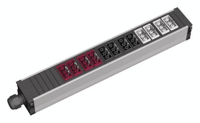Ein Verteilerblock mit mehreren Steckplätzen in Schwarz, Rot und Grau, geeignet für den Anschluss verschiedener elektrischer Geräte.