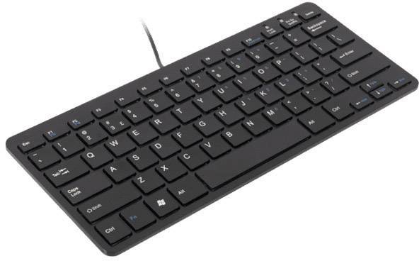 Schwarze QWERTZ-Tastatur mit flachen Tasten und Kabel. Sie hat blaue Funktionssymbole auf einigen Tasten.