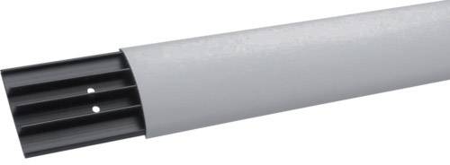 Halbovaler grauer Kabelkanal mit schwarzem, dreifach unterteiltem Basisteil zur diskreten Verlegung von Strom- und Datenkabeln.