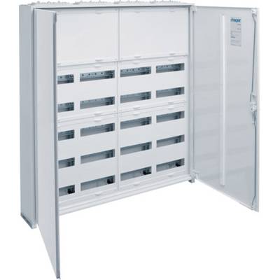 Ein geöffneter, weißer Schaltschrank mit mehreren horizontalen Reihen von Sicherungen und elektrischen Komponenten.