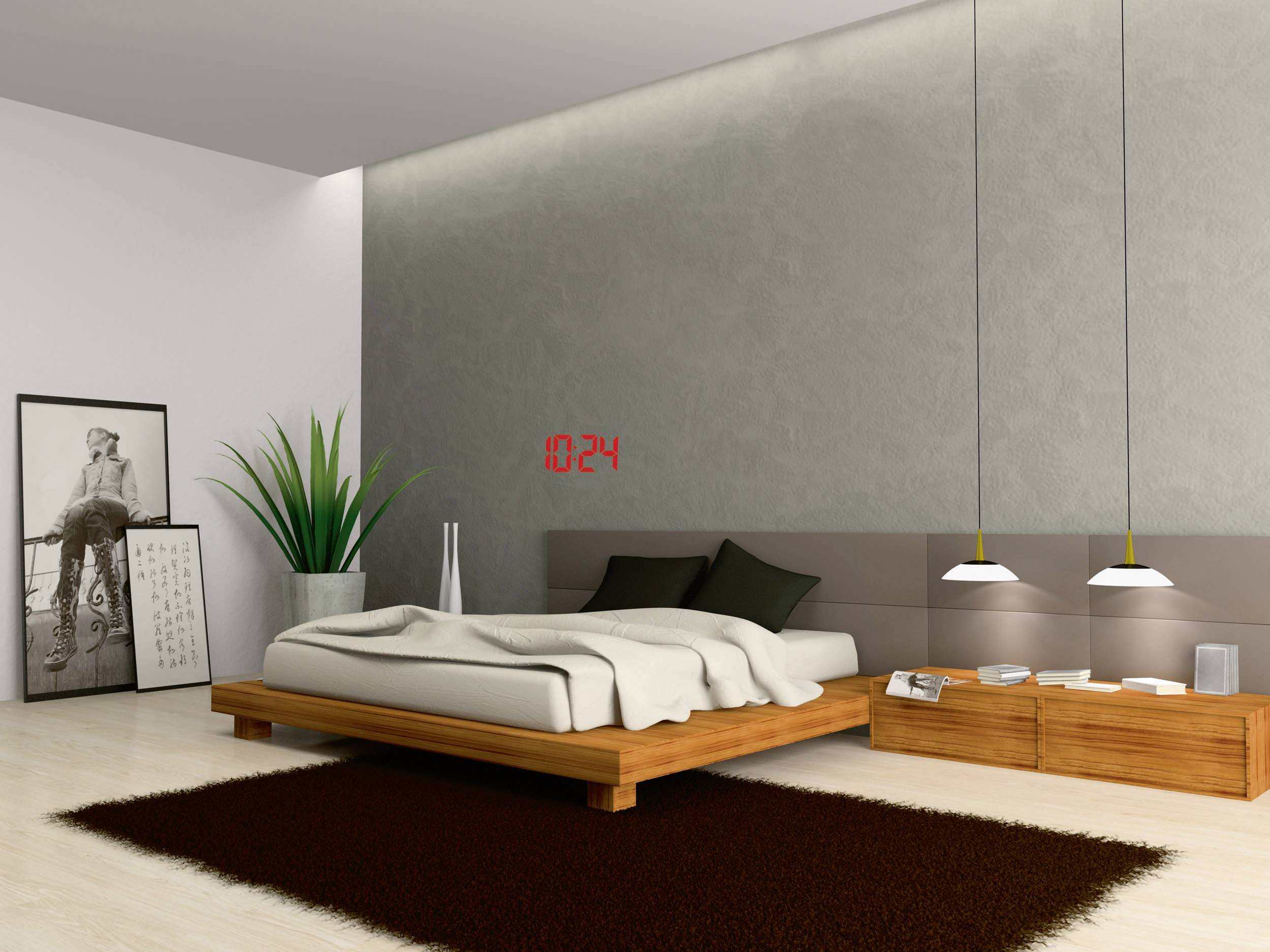 Modernes Schlafzimmer mit niedrigem Holzbett, digitaler Uhr an der Wand, zwei Hängelampen, Pflanzen und Kunstwerk in Schwarzweiß.