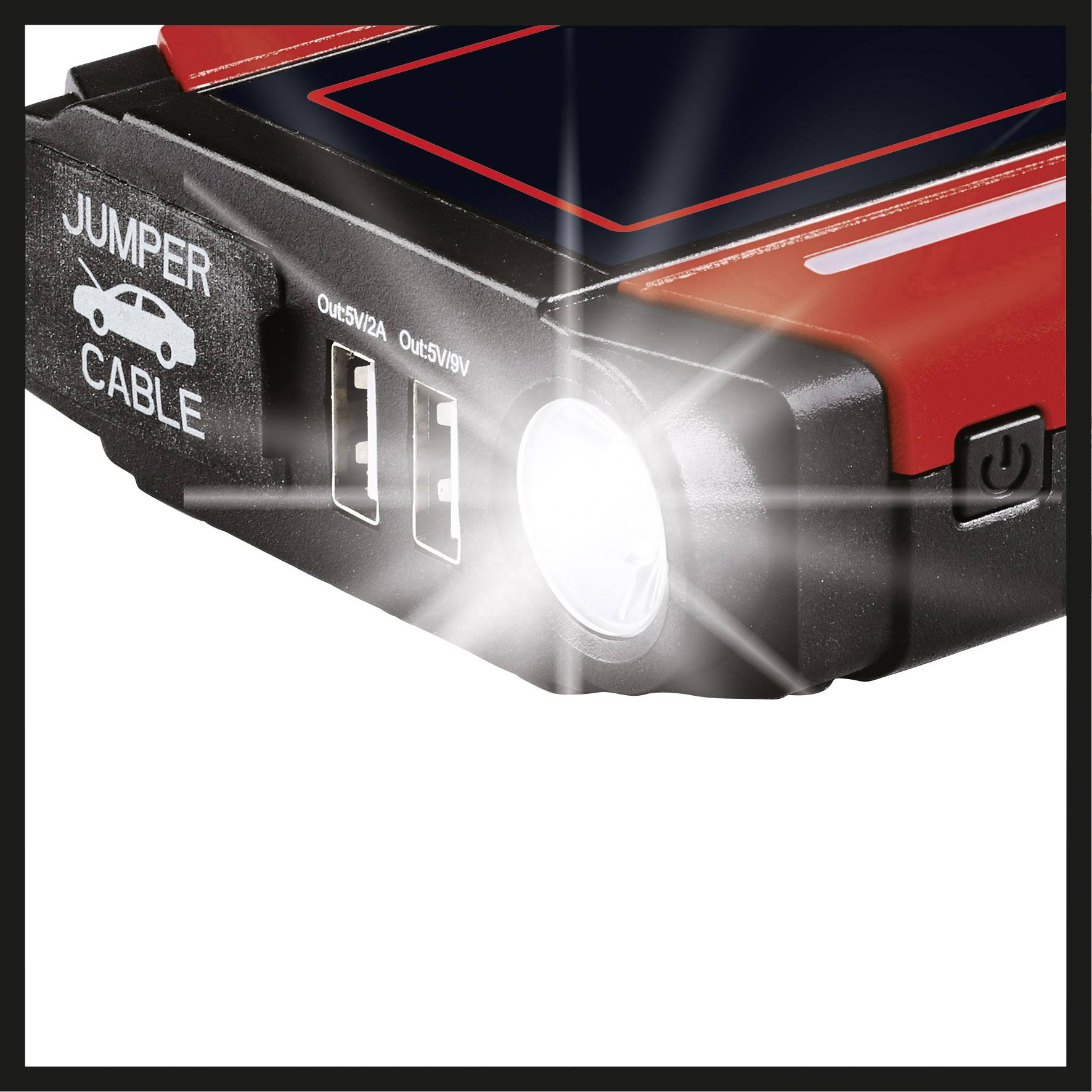 Tragbare Auto-Starthilfe in Schwarz und Rot mit USB-Anschlüssen, eingebauter Taschenlampe und Label 'Jumper Cable'.
