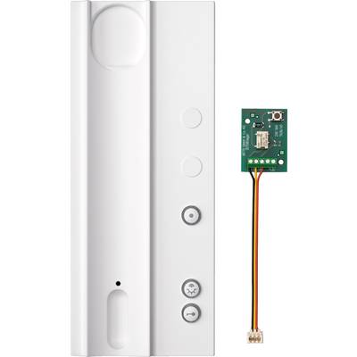Ein weißes Steuerpanel mit vier Knöpfen neben einer kleinen grünen elektronischen Platine mit vier farbigen Kabeln verbunden.
