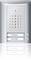 Gegensprechanlage mit zwei Klingelschildern 'Tina Wagner' und 'Martin Engel', silbernes Gehäuse, Mikrofon und Lautsprecher sichtbar.