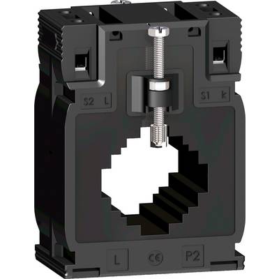 Ein schwarzer Stromwandler in Quaderform mit rechteckiger Öffnung im Zentrum, Spannschraube oben und Beschriftungen: 'S1', 'S2', 'P2'.