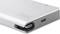 Silberne tragbare Festplatte mit USB-C-Anschluss, liegend, zeigt Markenlogo.