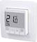 Ein weißes digitales Thermostat zeigt '21°C' an. Drei Tasten darunter bieten Optionen für Einstellungen.