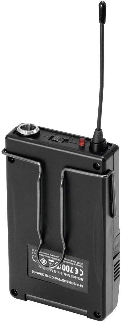 Ein schwarzes Funkgerät mit Antenne und Gürtelclip, vertikal ausgerichtet. Eignet sich für drahtlose Audioübertragung.