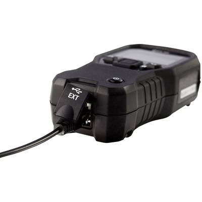 Ein Handgerät mit Display und verschiedenen Anschlüssen, darunter ein USB-Kabel, das in den mit 'EXT' gekennzeichneten Anschluss eingesteckt ist.