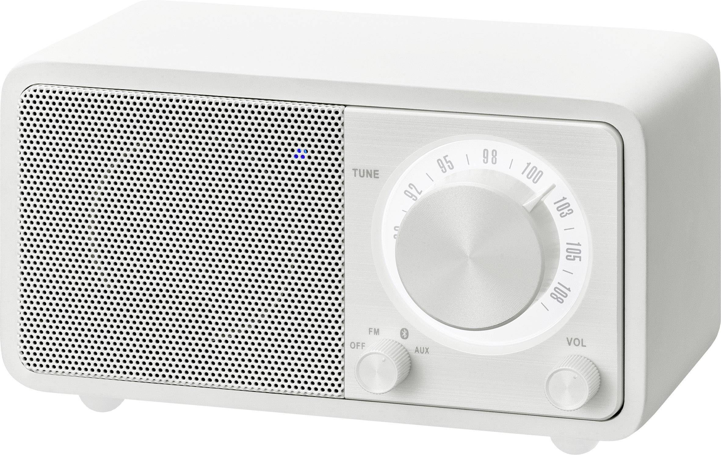 Ein weißes Retro-Radio mit Drehknöpfen und Lautsprechergitter. Links ein Lautsprecher, rechts eine Skala mit Frequenzen und ein Lautstärkeregler.