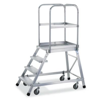 Eine mobile Plattformleiter aus Metall mit vier Stufen und Rollen, nützlich für sicheres Arbeiten in der Höhe.