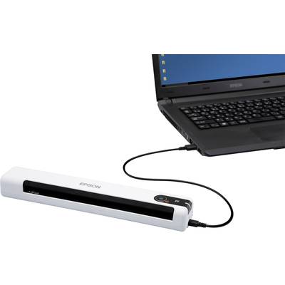 'Ein kompakter tragbarer Scanner von Epson ist per Kabel mit einem geöffneten Laptop verbunden.'