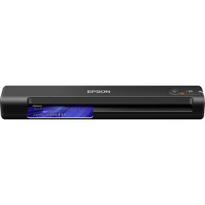 Ein kompakter Epson-Drucker zieht eine blaue Karte mit dem Namen 'John Cameron' ein.