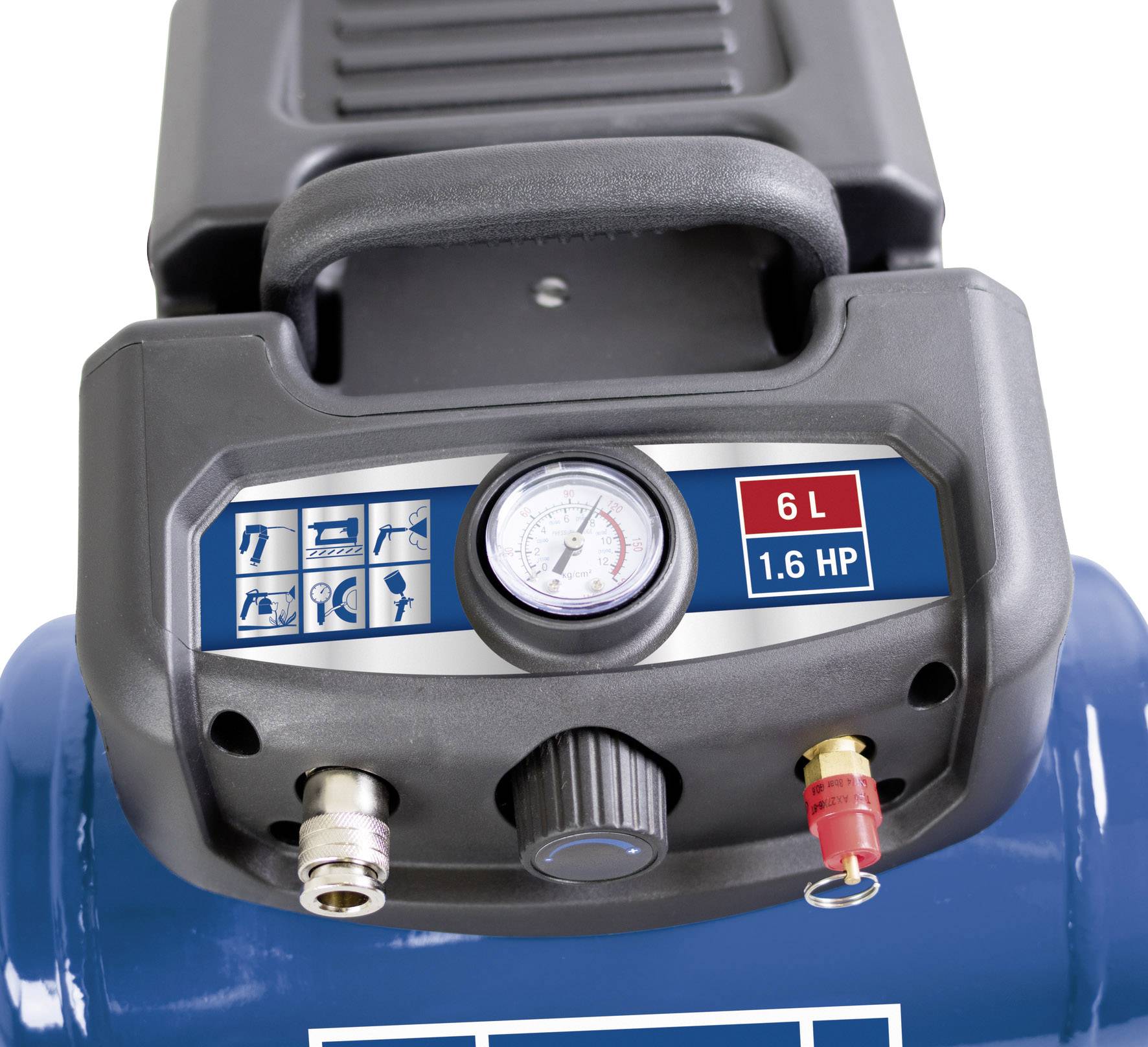 Ein blauer tragbarer Luftkompressor mit Druckanzeige, Anschlussventilen und Display, das '6 L 1,6 HP' zeigt. Geeignet für Heimwerker.