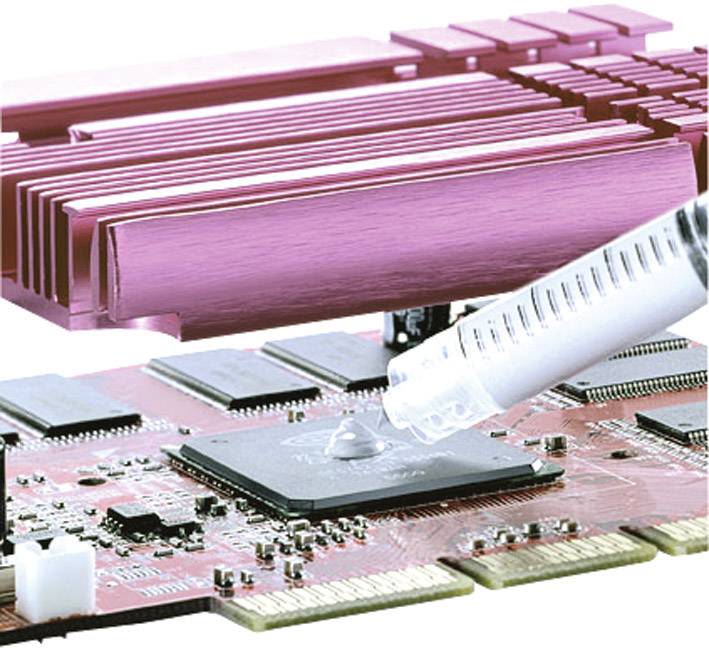 Ein Kühlkörper wird mit Wärmeleitpaste auf einen Grafikchip aufgetragen; wichtige Komponente für die Wärmeableitung in Computern.