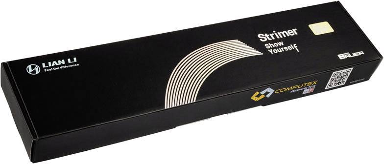 Schwarze Verpackung einer Strimer RGB-Kabelverlängerung von Lian Li mit dem Slogan 'Show Yourself'. Enthält Computex Award-Logo.