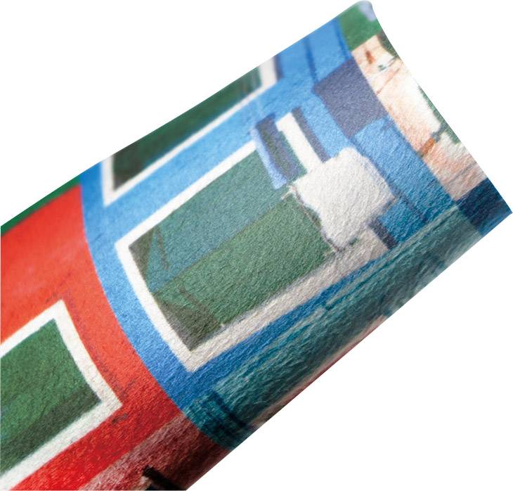 Buntes, welliges Muster mit roten, blauen und grünen Rechtecken auf einer Oberfläche.