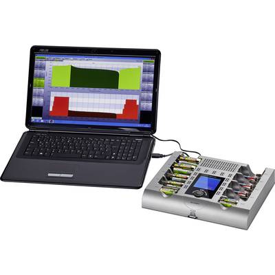 Ein Laptop zeigt grafische Daten eines Batterie-Testgeräts, das mehrere Batterien auf ihre Leistung überprüft.
