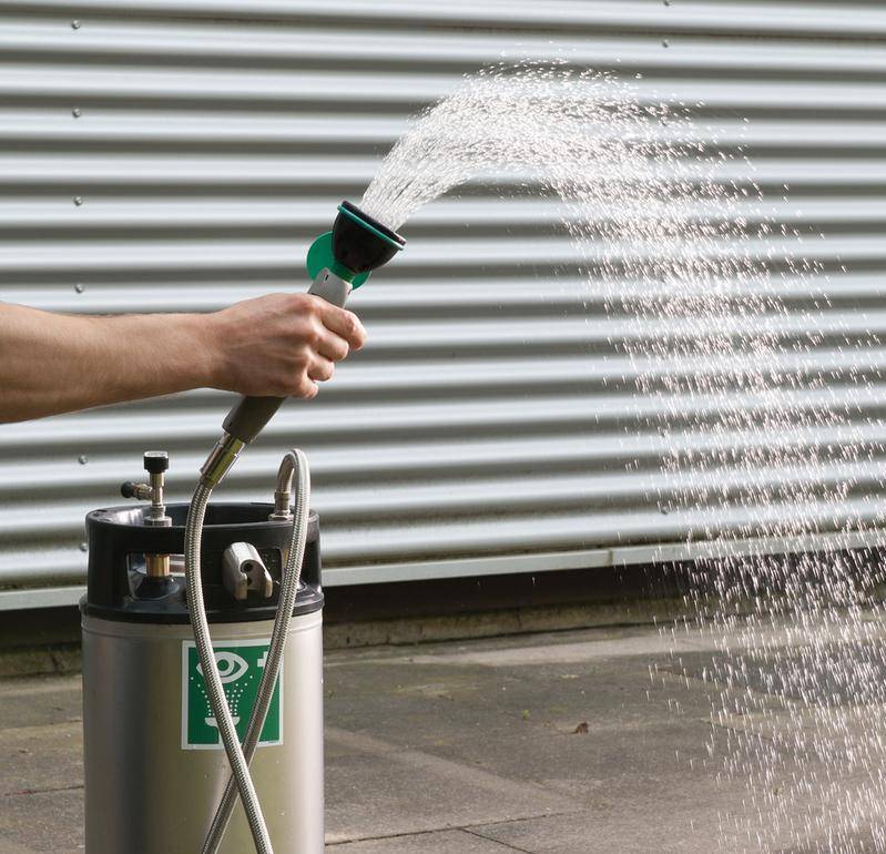 Mobile Tank-Augendusche mit 14 Liter-Edelstahltank, BR 958005-2