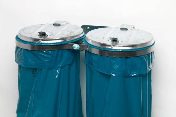 Wandhalter aus Stahl, verzinkt, für 2 Abfallsäcke, mit verzinkten Stahldeckeln