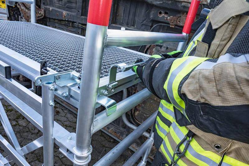 Rettungs- und Arbeitsplattform aus Alumnium, mit Klapprahmen-2