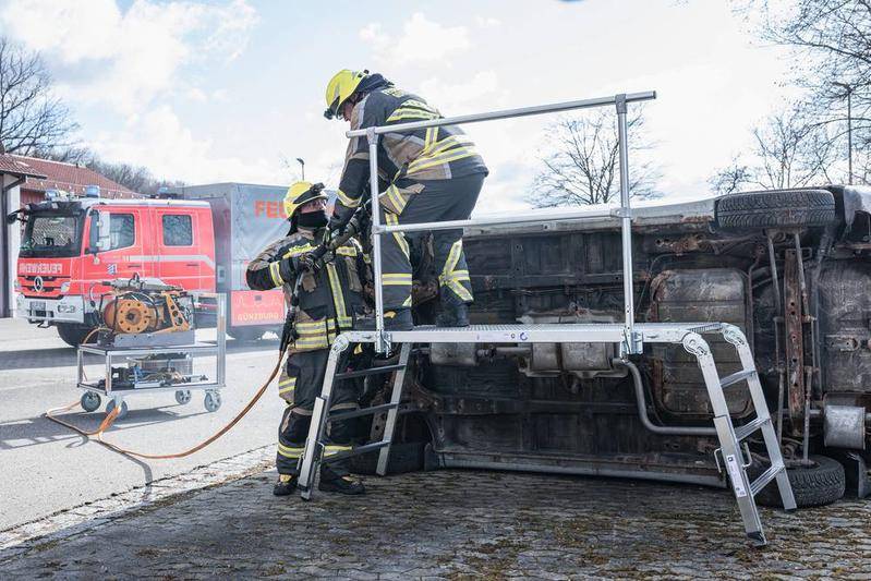 Rettungs- und Arbeitsplattform, mit Rutschhemmenden Belag-2