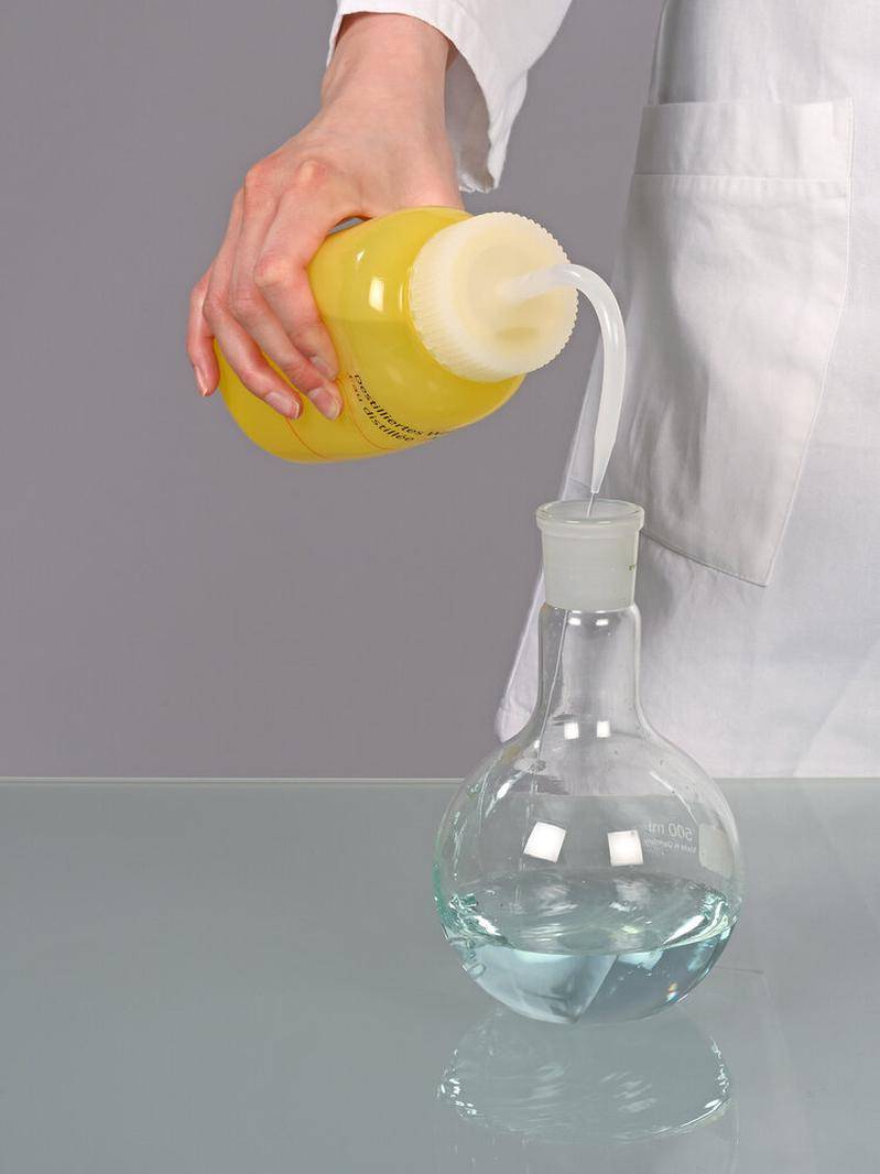 Sicherheits-Spritzflasche aus LDPE, mit Aufdruck "Destilliertes Wasser", 500 ml, VE = 12 Stück-2