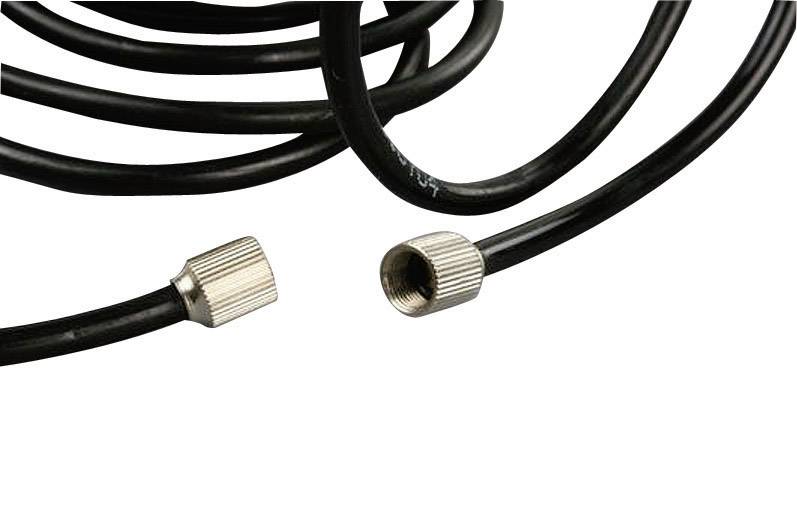 Nahaufnahme eines schwarzen Koaxialkabels mit abgenommenem Stecker.