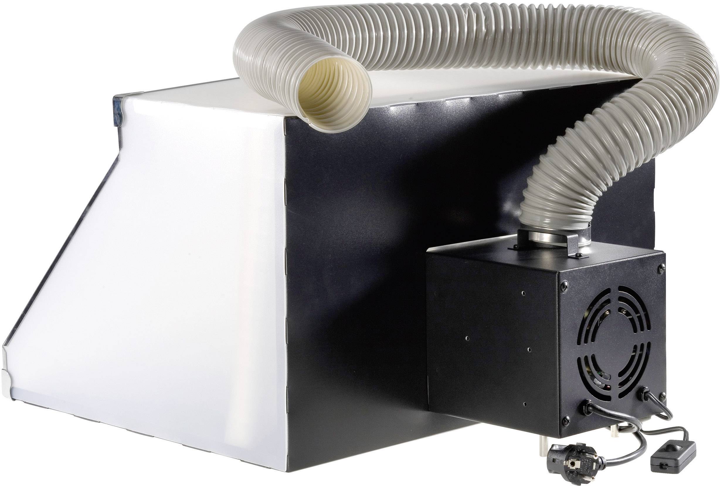 Ein Lüftungssystem mit flexiblem Schlauch und Ventilator zur Belüftung und Luftreinigung in Innenräumen.