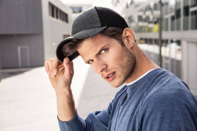 6 Panel Elastic Fit Mesh Cap Trendiges 6 Panel Mesh Cap schwarz/blau, Gr. S/M-1
