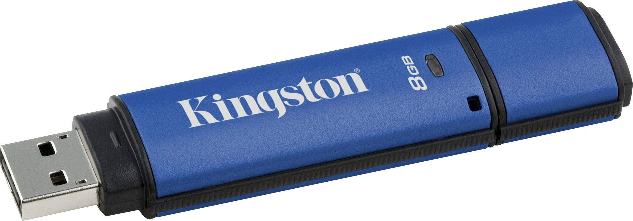 Ein blauer 8GB USB-Stick der Marke Kingston, bereit zum Anschluss an einen Computer für Datenübertragung oder Speicherung.