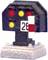Ein Miniatur-Signal mit zwei gelben und einem roten Licht auf einem grauen Sockel, beschriftet mit '28'.