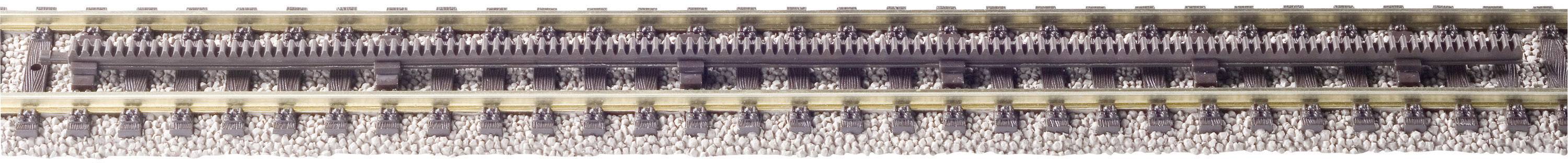 Eine dicht befahrene zweigleisige Eisenbahnstrecke mit fahrenden Zügen in beide Richtungen, umgeben von Bäumen und Stromleitungen.