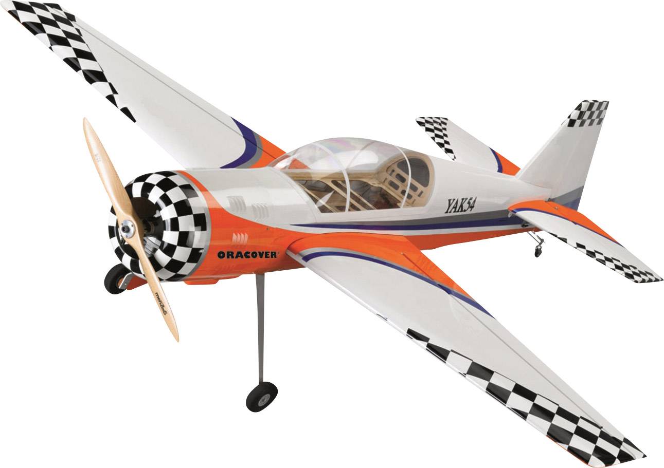 Ein farbenfrohes Modellflugzeug in Orange und Weiß mit Schachbrettmuster auf den Flügeln, stehend auf Rädern.