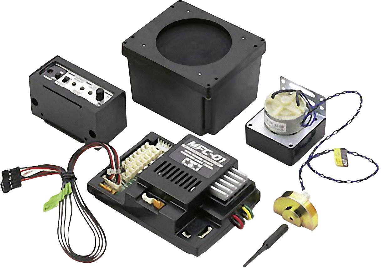 Elektronikbausatz mit mehreren Komponenten, darunter ein Steuergerät, Kabel, Sensoren und Gehäuse. Geeignet für Modellbauprojekte.