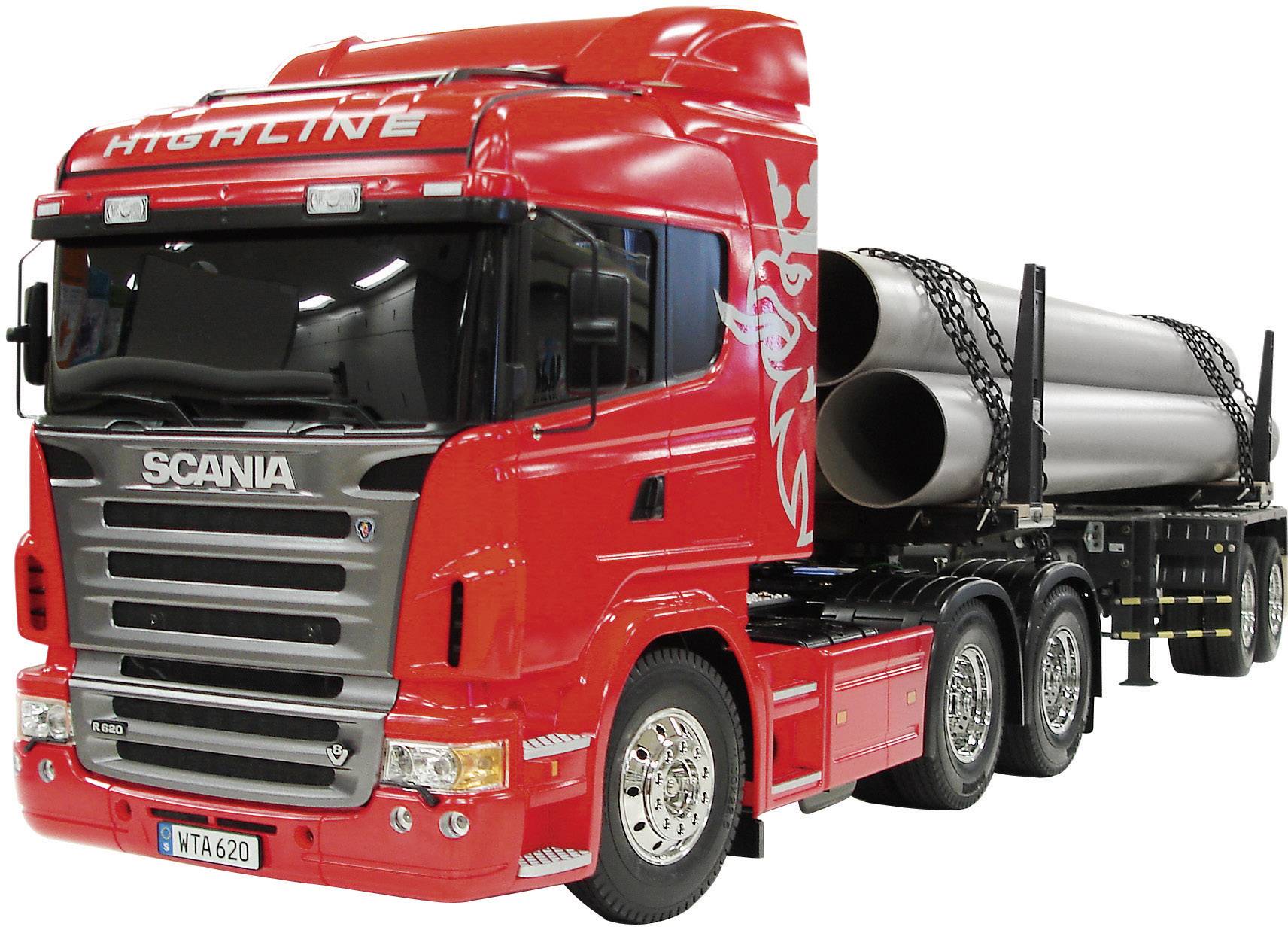 Roter Scania-Lastwagen mit Anhänger, der große Metallrohre transportiert.