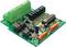 Elektronische Schaltplatte mit verschiedenen Komponenten wie Widerständen, Kondensatoren und ICs, montiert auf grünem PCB.