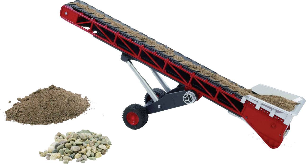 Ein rotes Förderband transportiert Sand und Kies. Links daneben liegen zwei Haufen, einer mit Sand und einer mit Steinen.