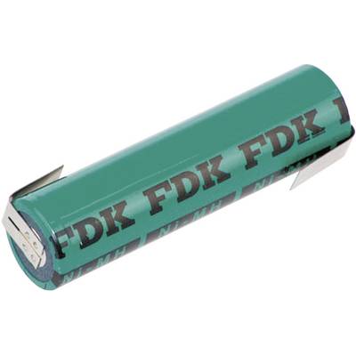 Eine grüne Batterie mit der Aufschrift 'FDK', zylindrisch geformt, mit Metallkontakten auf beiden Seiten.