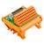 Ein orangefarbener Anschlussadapter mit mehreren Steckplätzen und einem Steckverbinder, montiert auf einer grünen Basis.