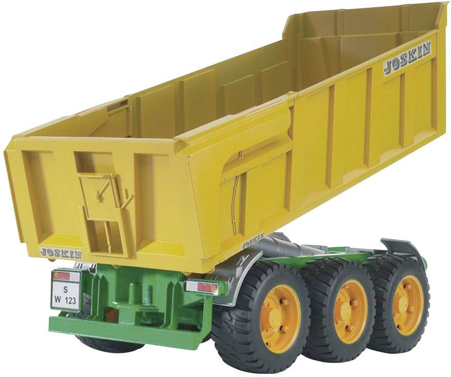 'Gelber Joskin-Anhänger mit drei Achsen, grünem Fahrgestell und orangefarbenen Rädern, seitliche Ansicht.'