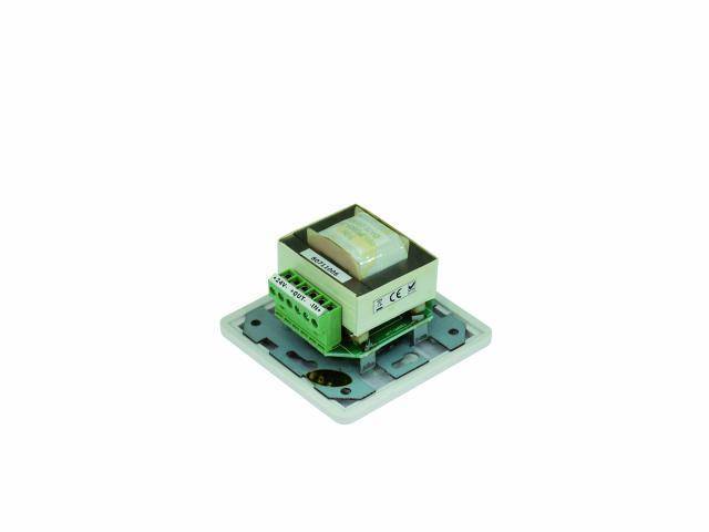 Ein grüner Elektroniktransformator auf einem grauen Montagerahmen, geeignet für Niederspannungsbeleuchtung.