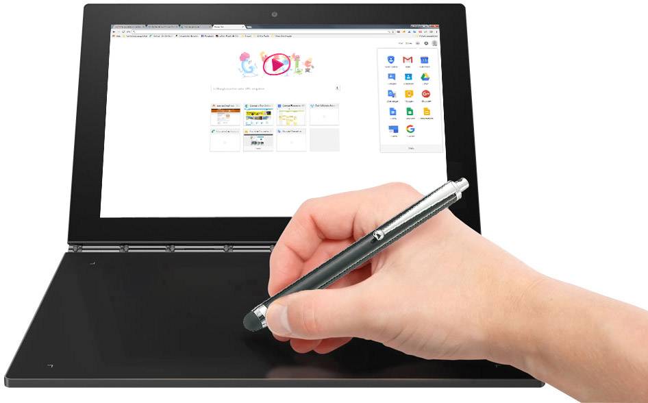Ein Tablet-Laptop mit Touchscreen, auf dem eine Hand mit einem Stift malt, zeigt eine geöffnete Browser-Seite mit mehreren App-Symbolen.