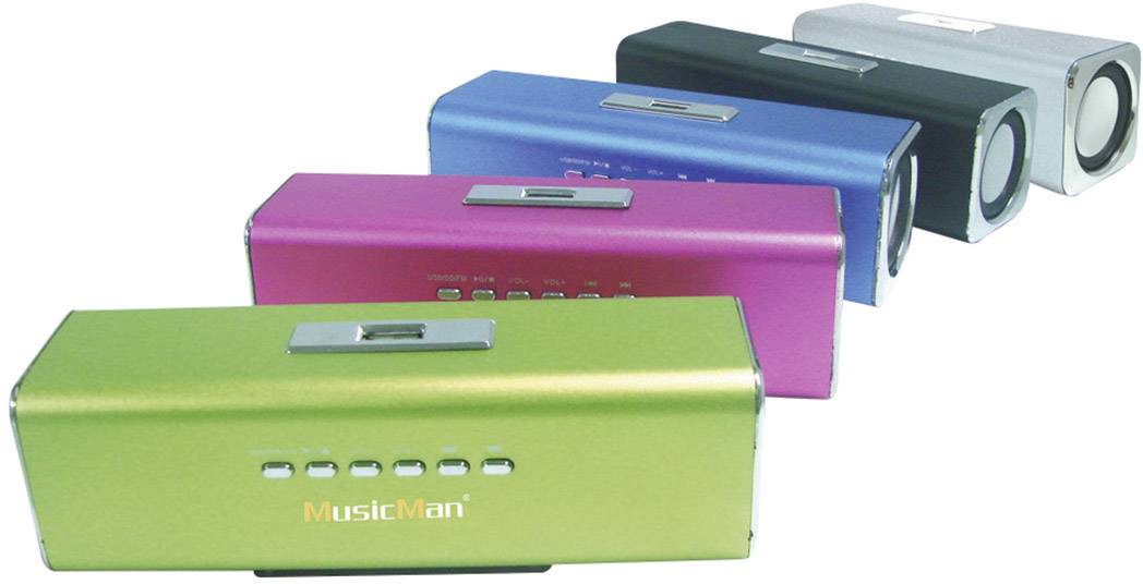 Fünf tragbare Lautsprecher in verschiedenen Farben (grün, pink, blau, schwarz, silber) aufgereiht, Vorderseite 'MusicMan' beschriftet.