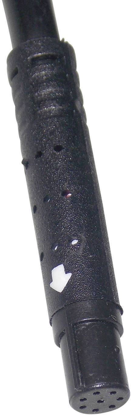 Schwarzer Mikrofonwindschutz mit weißen Markierungen und Punktmuster an einem Mikrofon oder Audiogerät.