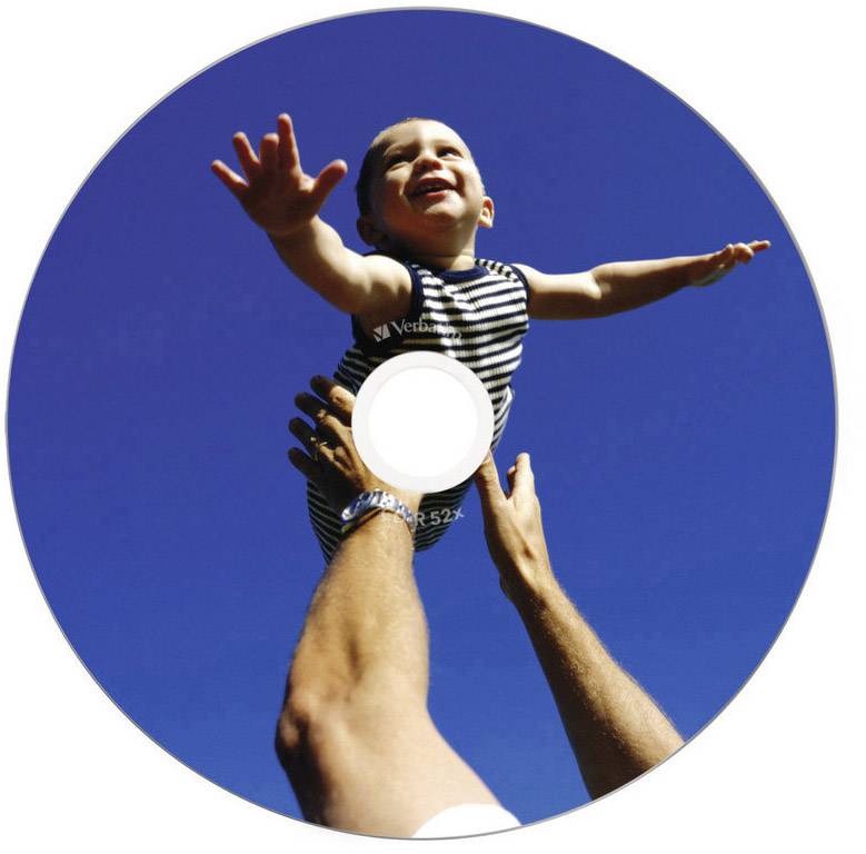 Eine CD mit einem Bild: Ein Baby in gestreiftem Outfit wird von einem Erwachsenen in den Himmel gehalten, vor blauem Himmel.