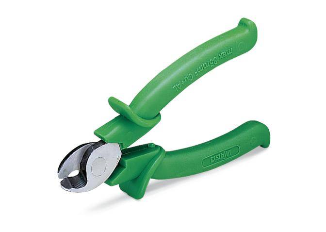 Eine grüne Seitenschneiderzange mit ergonomischen Griffen, die zum Schneiden von Drähten und anderen kleinen Objekten verwendet wird.